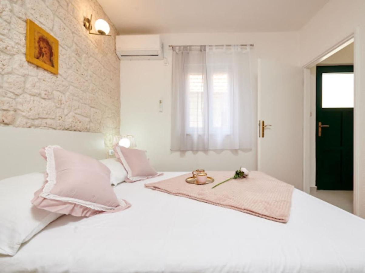 Guesthouse Ana Trogir Old Town Extérieur photo